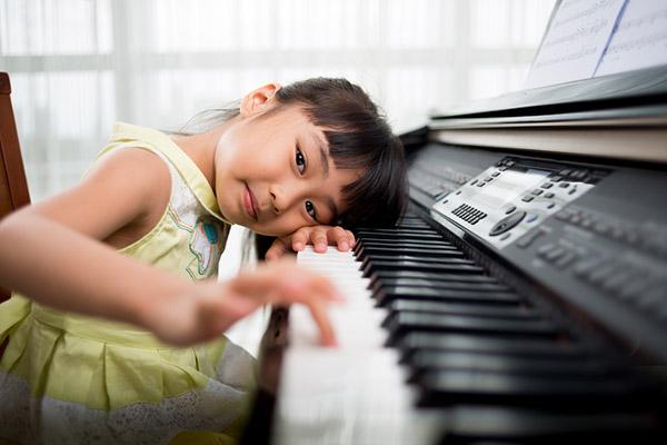 4 lợi ích cho não bộ khi chơi đàn piano khiến bạn bất ngờ