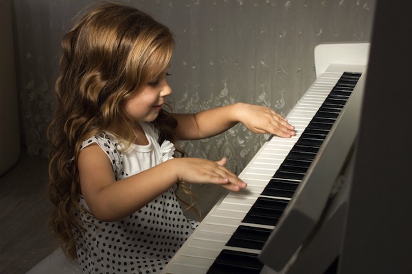 4 lợi ích cho não bộ khi chơi đàn piano khiến bạn bất ngờ