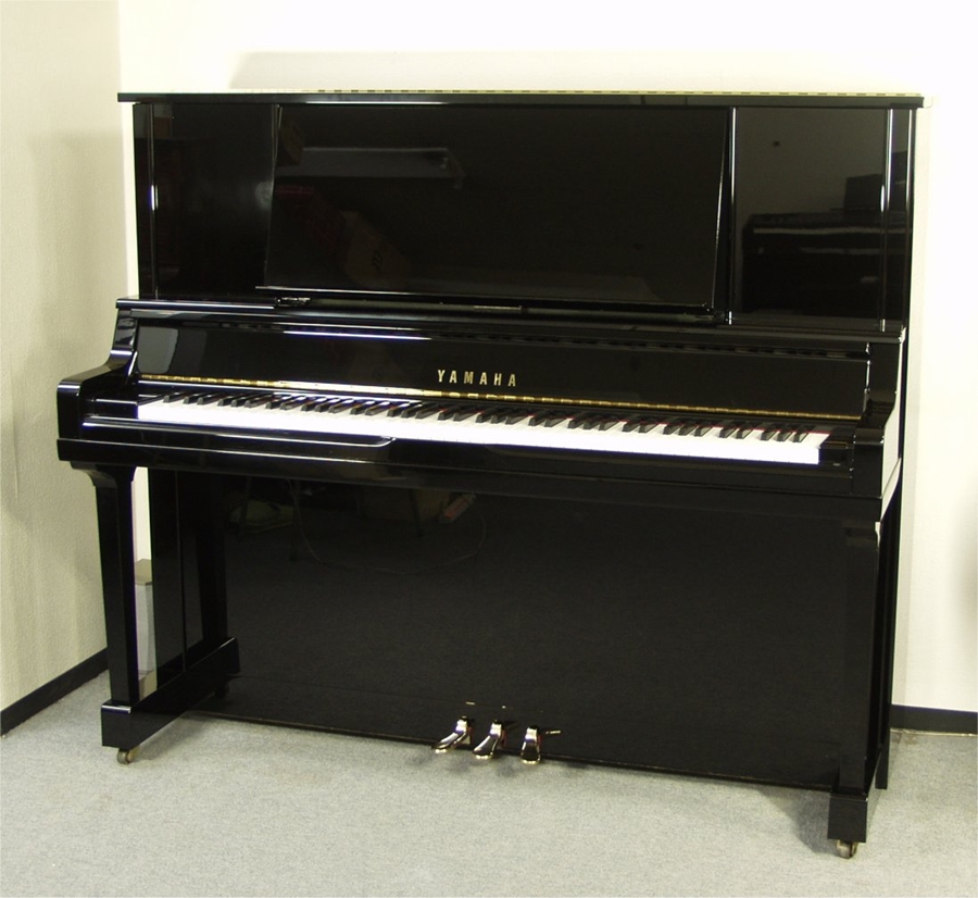 Dan Piano Yamaha UX30BL