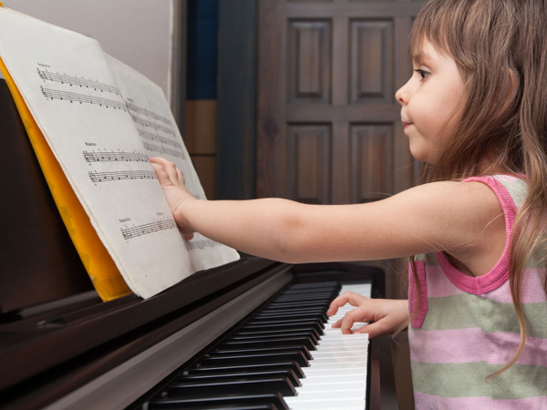 Có thể tự học đàn Piano được không và học như thế nào thì mau có hiệu quả?