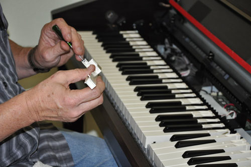 Cách khắc phục đàn piano bị dính phím