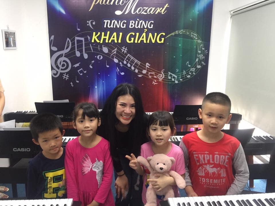 Cho con học đàn Piano ở đâu? Học tại nhà hay học tại trung tâm?