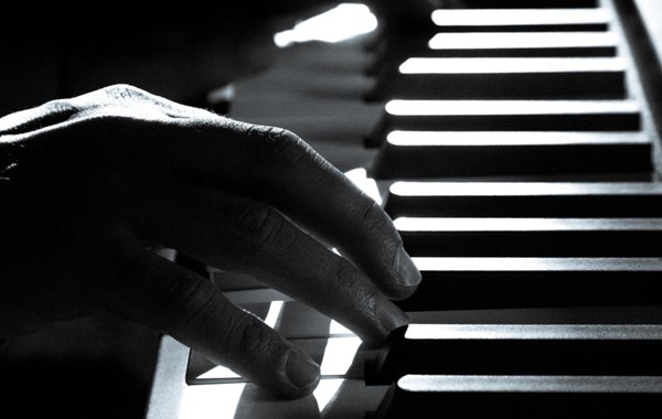 Kỹ thuật uốn cong ngón tay – Chìa khóa khắc phục sự cố khi chơi đàn