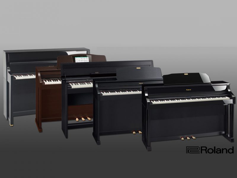 Nên mua piano điện Roland hay Yamaha