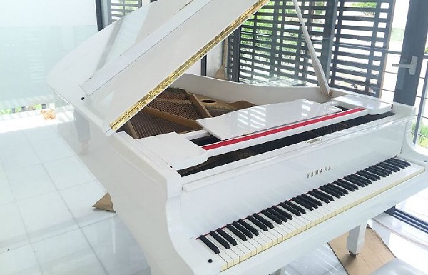 Toplist những cây đàn Piano màu trắng đẹp tuyệt khiến bạn mê mẩn - piano Yamaha C3
