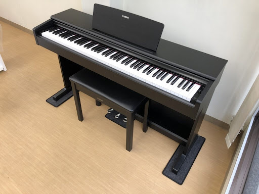 Review đàn Piano Yamaha YDP-144: Các kết nối và phụ kiện