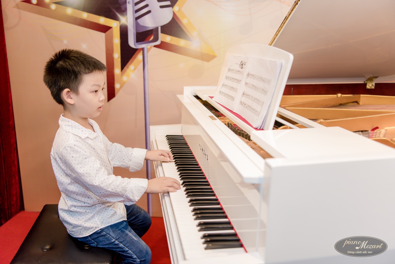 ĐÂY LÀ LÝ DO TẠI SAO CÁC BỐ MẸ THÔNG THÁI LẠI CHO CON HỌC ĐÀN PIANO ???