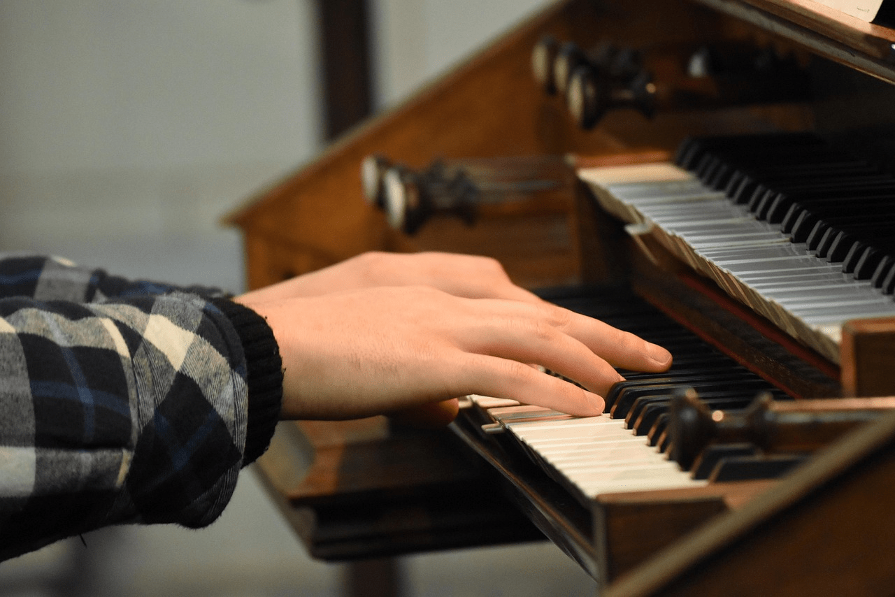 Cách Đặt Tay Chuẩn Cho Người Mới Bắt Đầu Học Piano 8 image 46