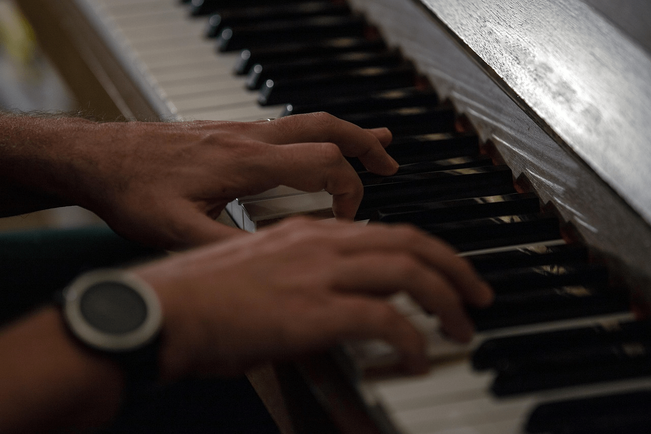 Cách Đặt Tay Chuẩn Cho Người Mới Bắt Đầu Học Piano 10 image 47
