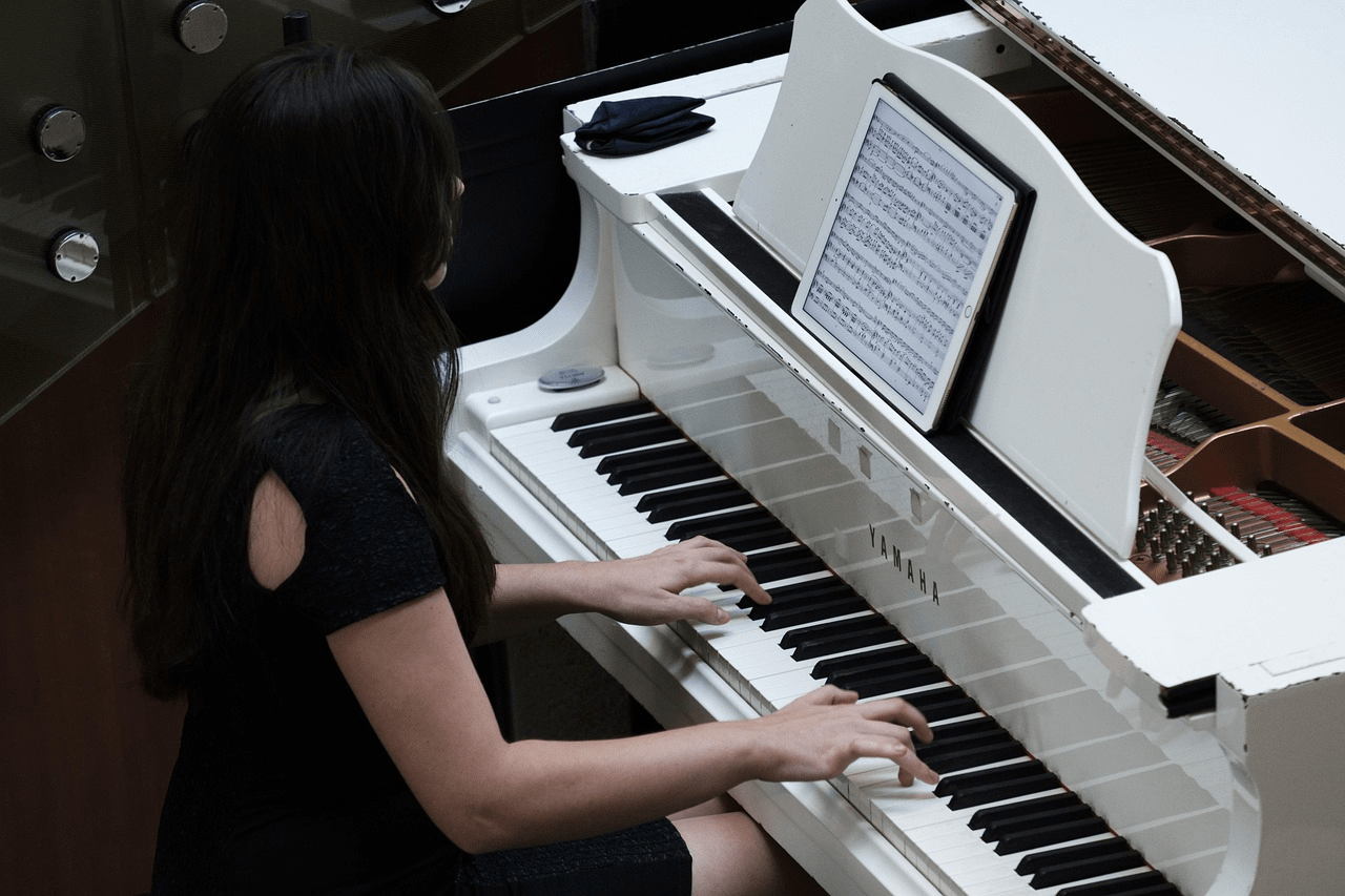 Cách Đặt Tay Chuẩn Cho Người Mới Bắt Đầu Học Piano 12 image 50